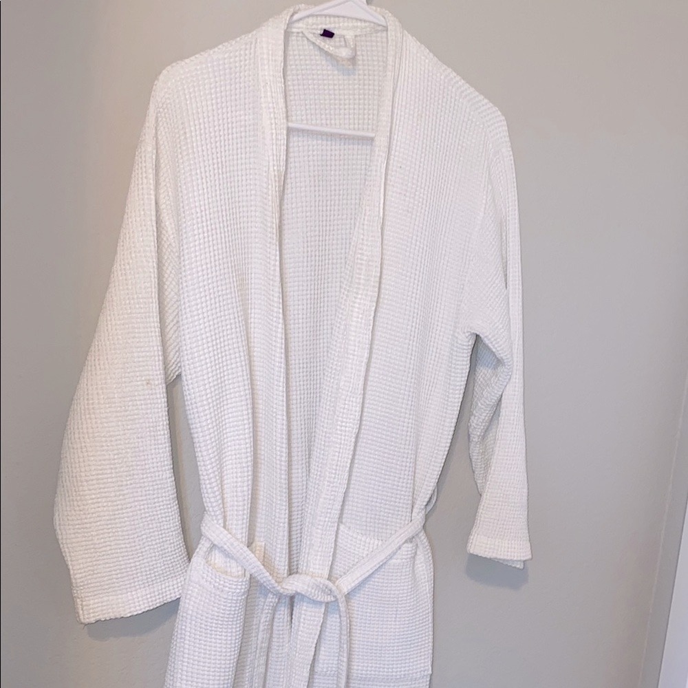 White Waffle Knit Robe - Picture 3 of 10